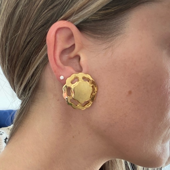 Vintage Signed Carita Paris Gold Flower Clip On Earrings - Picture 5 of 7